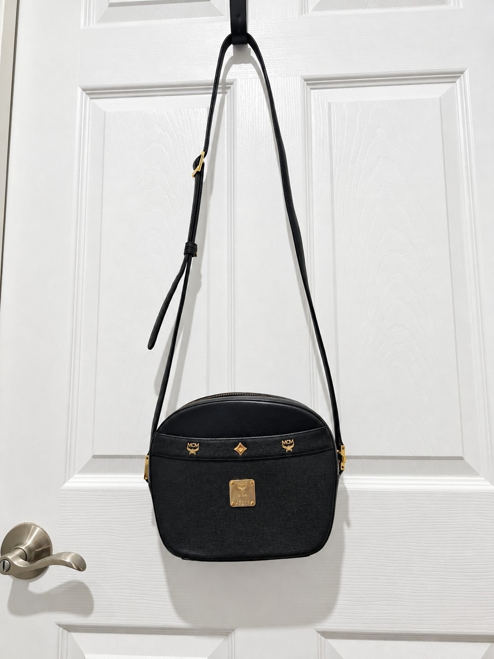 Vintage MCM München Black Leather Studded Camera Crossbody Bag A7321
